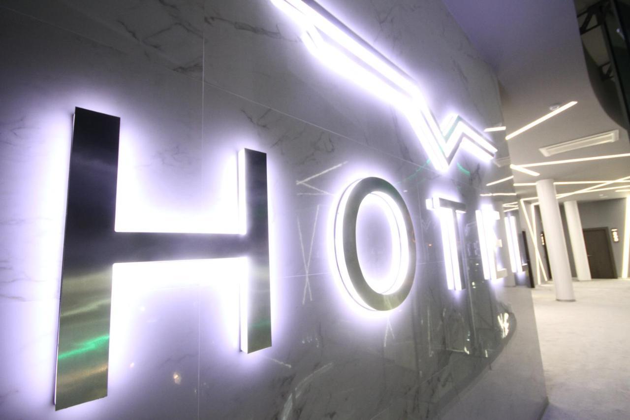 Albes Hotel Fier Exterior photo