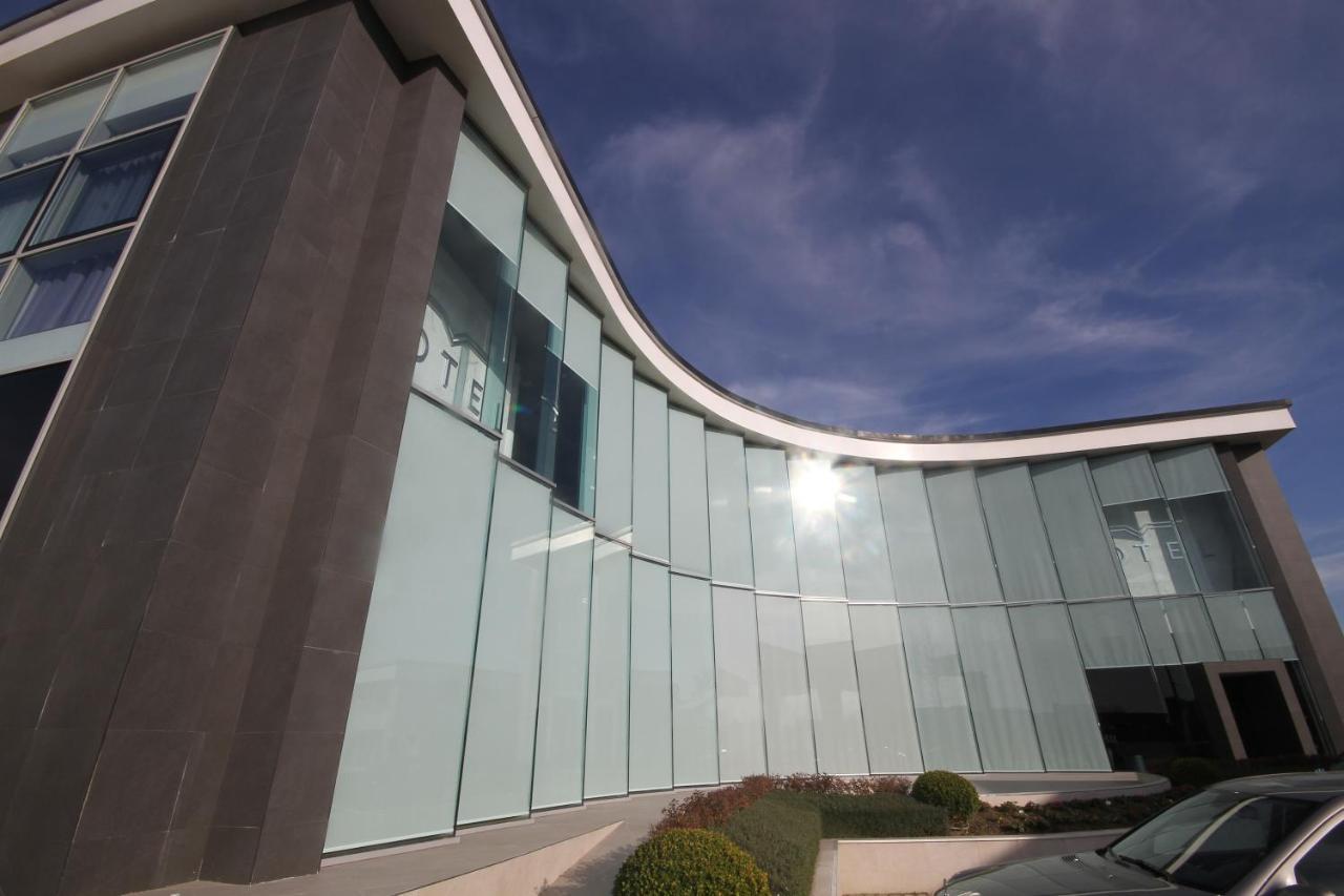 Albes Hotel Fier Exterior photo