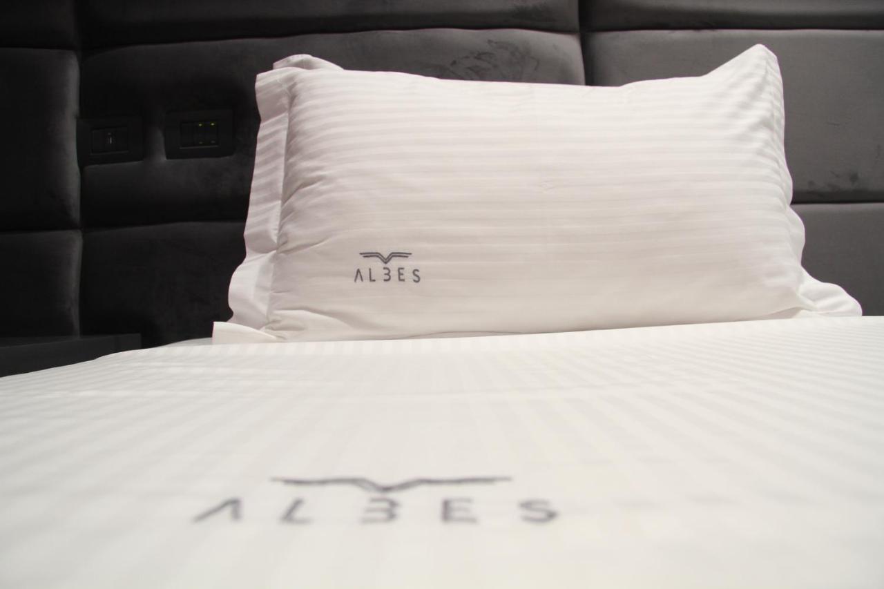 Albes Hotel Fier Exterior photo