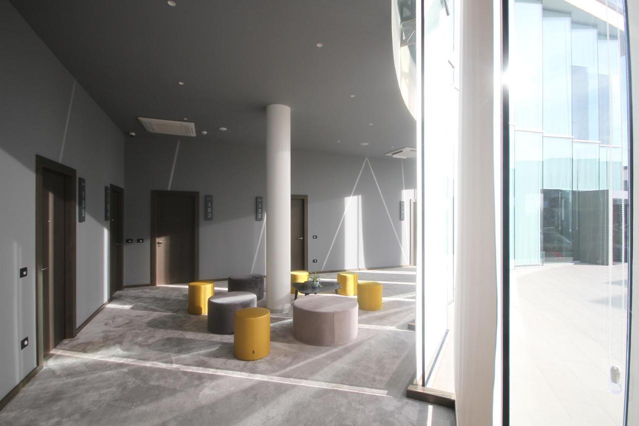Albes Hotel Fier Exterior photo